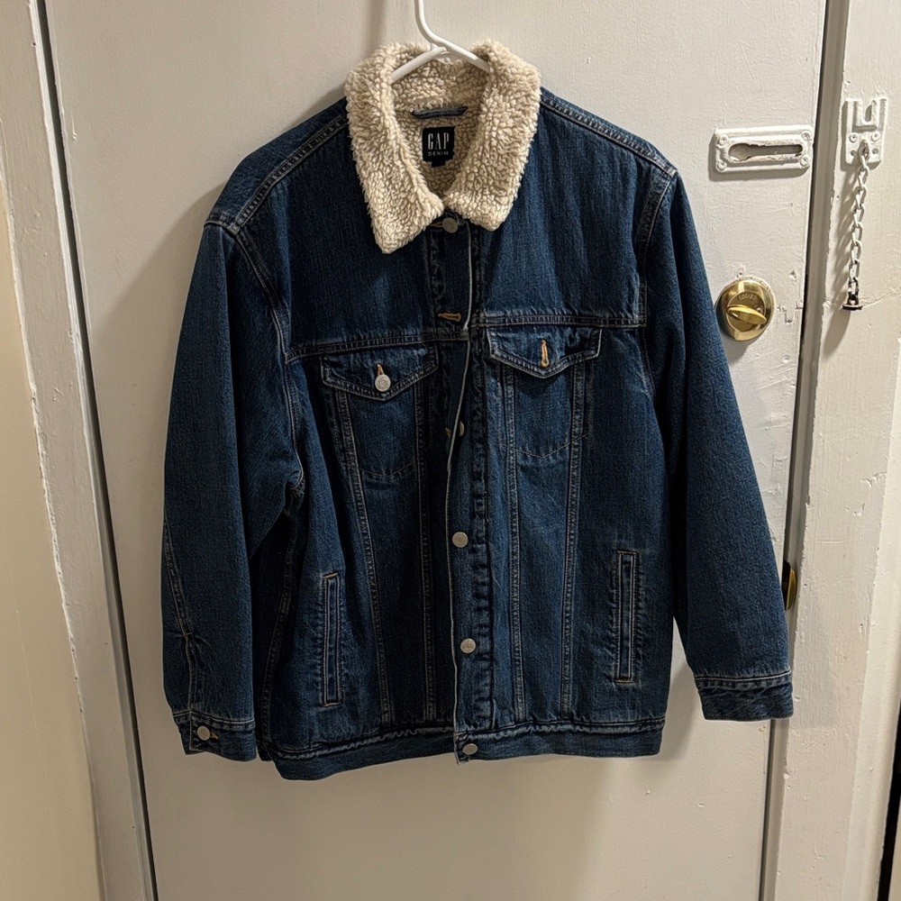 GAP Men's Dark Blue Denim Jacket with Cream Sherpa Collar